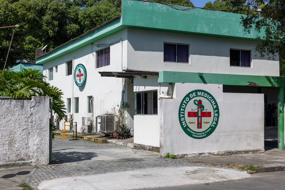 Recife, PE, 22/10/2025 - CASO ESTER - Imagens dos familiares do caso Ester no IML./Rafael Vieira