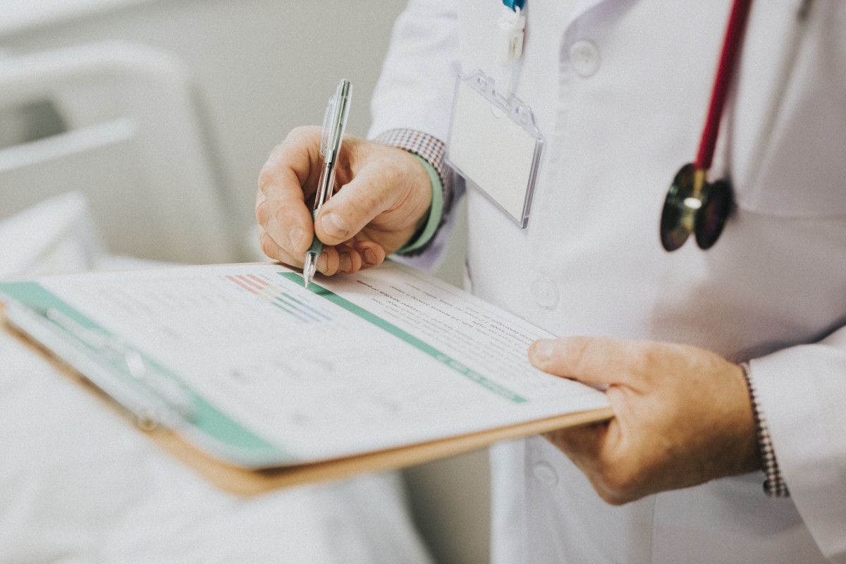 A VCMH corresponde à variação dos custos médico-hospitalares em determinado período, sendo calculada a partir da evolução dos preços de consultas, exames, internações, terapias e demais procedimentos (Foto: rawpixel.com/Freepik) A VCMH corresponde à variação dos custos médico-hospitalares em determinado período, sendo calculada a partir da evolução dos preços de consultas, exames, internações, terapias e demais procedimentos/Foto: rawpixel.com/Freepik