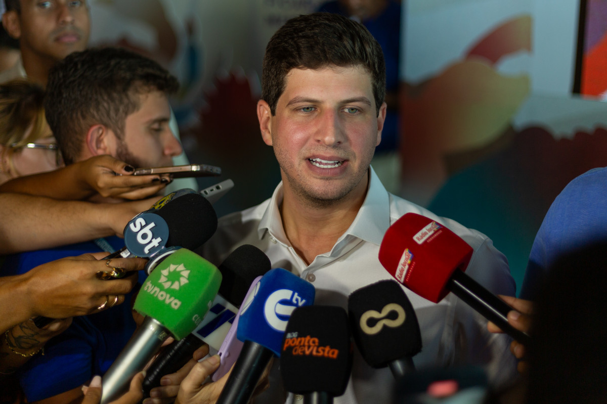 Recife, PE, 23/10/2025 - VIRADA RECIFE 2026 - Na manhã desta quinta-feira(23), o prefeito do Recife, João Campos, divulgou a programação dos shows da virada do Recife. Participaram da solenidade, o deputado, Antônio Coelho, secretário de Turismo e Lazer do Recife, Thiago Angelus e Tony Sousa, presidente da Abrasel./Rafael Vieira