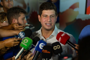 Recife, PE, 23/10/2025 - VIRADA RECIFE 2026 - Na manhã desta quinta-feira(23), o prefeito do Recife, João Campos, divulgou a programação dos shows da virada do Recife. Participaram da solenidade, o deputado, Antônio Coelho, secretário de Turismo e Lazer do Recife, Thiago Angelus e Tony Sousa, presidente da Abrasel.