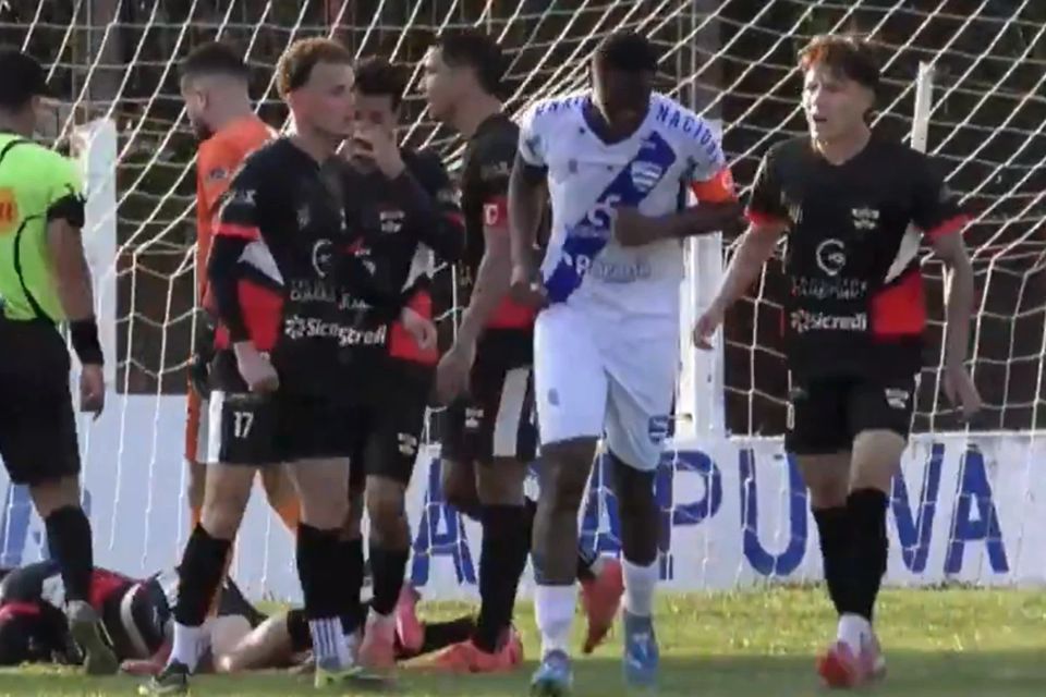 Paulo Victor, jogador do Nacional, foi vítima de racismo em jogo contra o Batel pela Taça da Federação Paranaense de Futebol (Reprodução/FPF) Paulo Victor, jogador do Nacional, foi vítima de racismo em jogo contra o Batel pela Taça da Federação Paranaense de Futebol/Reprodução/FPF