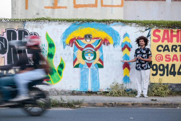 Harri começou a grafitar há quatro anos e retrata cultura pernambucana em suas artes (Foto: Crysli Viana/DP Foto)