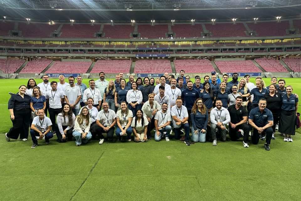 Visita técnica na Arena de Pernambuco (Divulgação) Visita técnica na Arena de Pernambuco/Divulgação