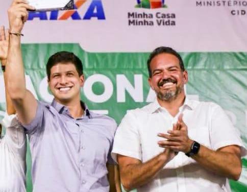 O prefeito João Campos e o secretário de habitação Felipe Cury ainda têm mais projetos para novos habitacionais. (Divulgação/Prefeitura da Cidade do Recife) O prefeito João Campos e o secretário de habitação Felipe Cury ainda têm mais projetos para novos habitacionais./Divulgação/Prefeitura da Cidade do Recife