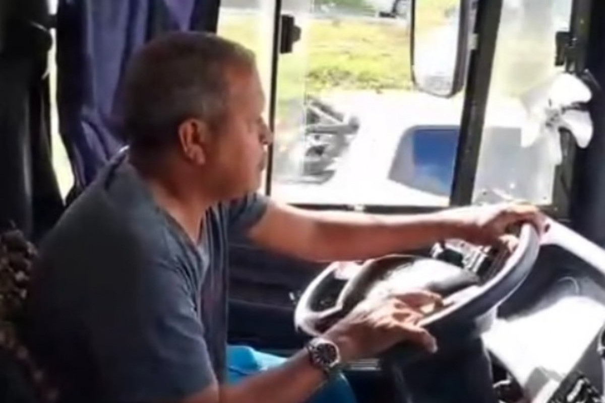 Passageiro conduz ônibus no Recife. (Foto: Reprodução) Passageiro conduz ônibus no Recife./Foto: Reprodução