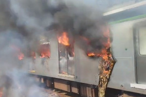 Incêndio em composição do Metrô do Recife.