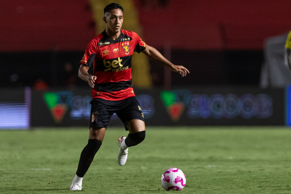 Recife, PE, 25/10/2025 - SPORT X MIRASSOL - Na noite deste sábado(25), a equipe do Sport recebeu a equipe do Mirassol pelo Campeonato Brasileiro da Serie A 2025 na Ilha do Retiro. Atencio/Rafael Vieira