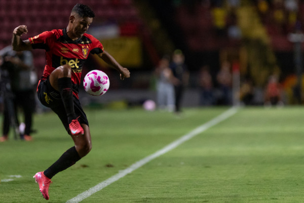 Recife, PE, 25/10/2025 - SPORT X MIRASSOL - Na noite deste s&aacute;bado(25), a equipe do Sport recebeu a equipe do Mirassol pelo Campeonato Brasileiro da Serie A 2025 na Ilha do Retiro. Aderlan