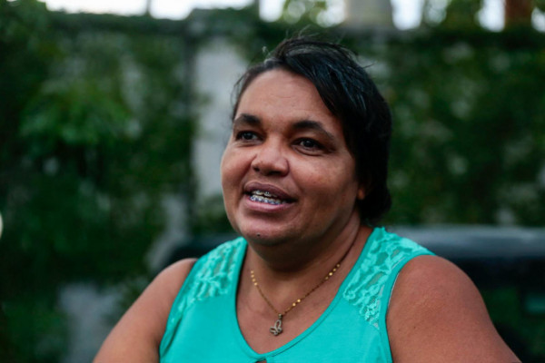 Fã da cantora Vanessa Rios se despede da artista (Foto: Crysli Viana/DP Foto)