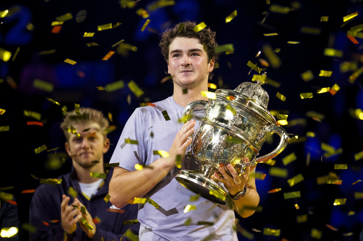 João Fonseca derrotou o espanhol Alejandro Davidovich Fokina e foi campeão do ATP 500/FABRICE COFFRINI / AFP