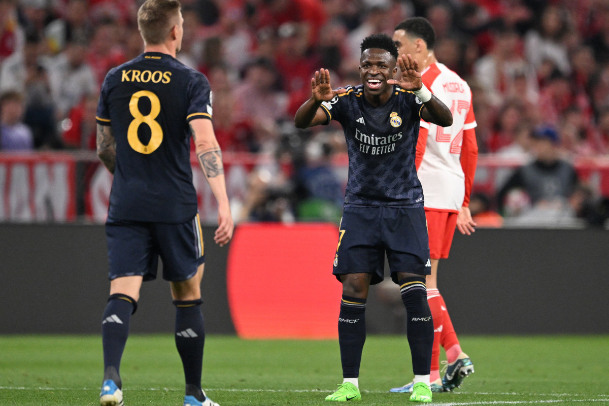 Toni Kroos e Vinicius Júnior, ex-companheiros de Real Madrid (KIRILL KUDRYAVTSEV / AFP) Toni Kroos e Vinicius Júnior, ex-companheiros de Real Madrid/KIRILL KUDRYAVTSEV / AFP