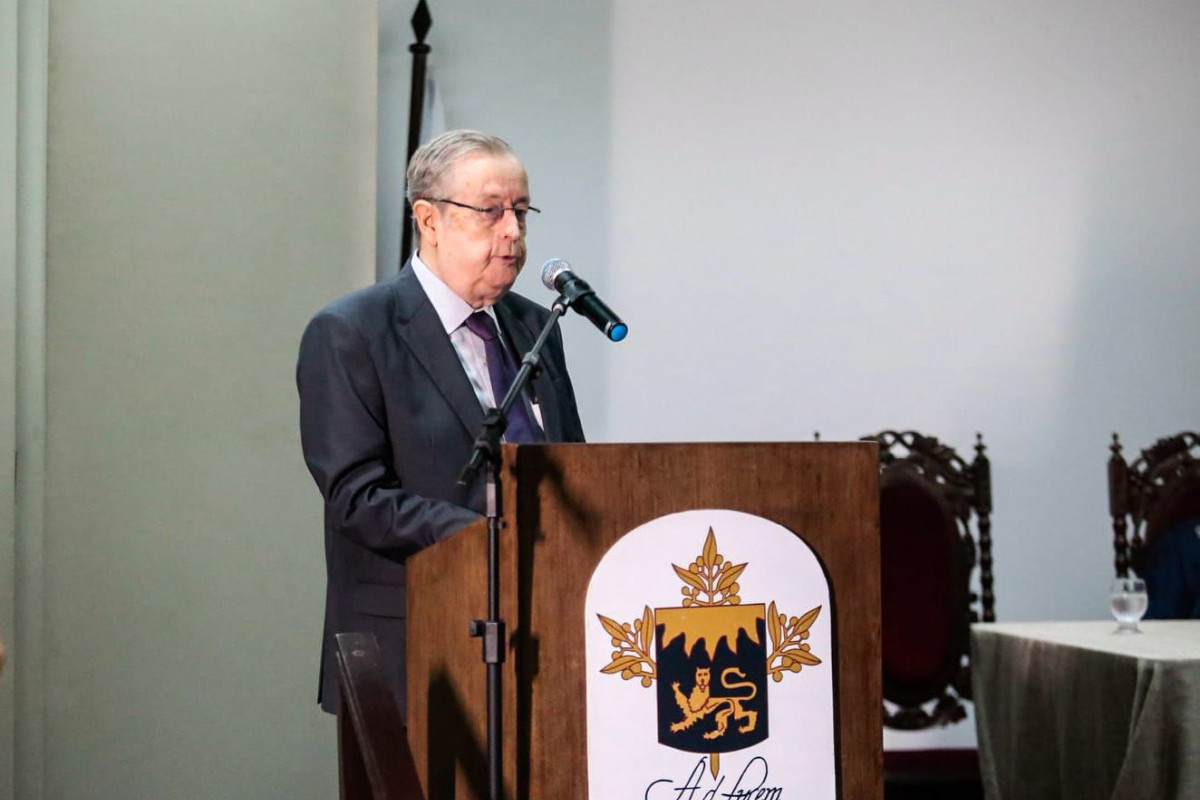 Roberto Pereira em cerimônia de posse na Academia Pernambucana de Letras  (Crysli Viana/DP Fotos)
