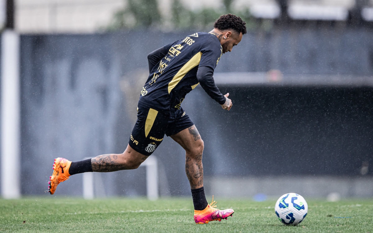 Neymar durante treinamento do Santos no CT Rei Pelé (Raul Baretta/ Santos FC) Neymar durante treinamento do Santos no CT Rei Pelé/Raul Baretta/ Santos FC