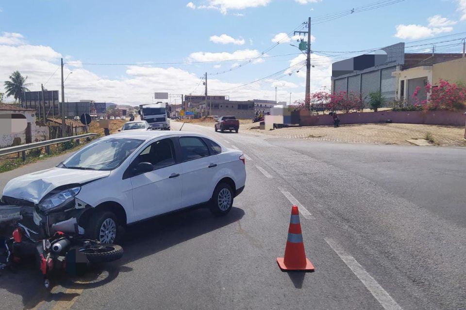 Motociclista fica em estado grave após colisão com carro na BR-232, em Serra Talhada
 (Ascom PRF) Motociclista fica em estado grave após colisão com carro na BR-232, em Serra Talhada
/Ascom PRF