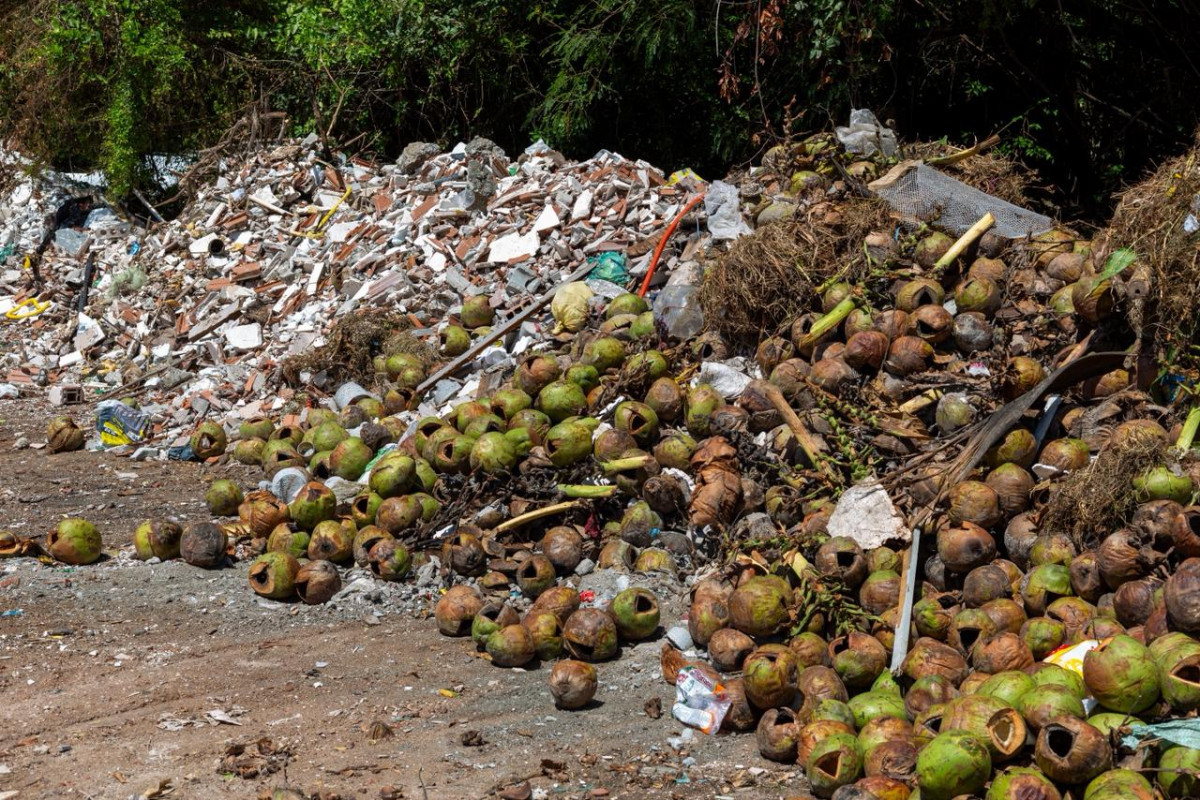 Entulhos próximos a área de mangue em Boa Viagem, Zona Sul do Recife (Foto: Rafael Vieira/DP Foto) Entulhos próximos a área de mangue em Boa Viagem, Zona Sul do Recife/Foto: Rafael Vieira/DP Foto
