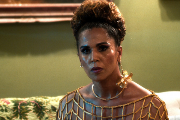 Danny Barbosa, que interpreta Lara, é grande ponto de disrupção do filme (Petrus Cariry/Divulgação)