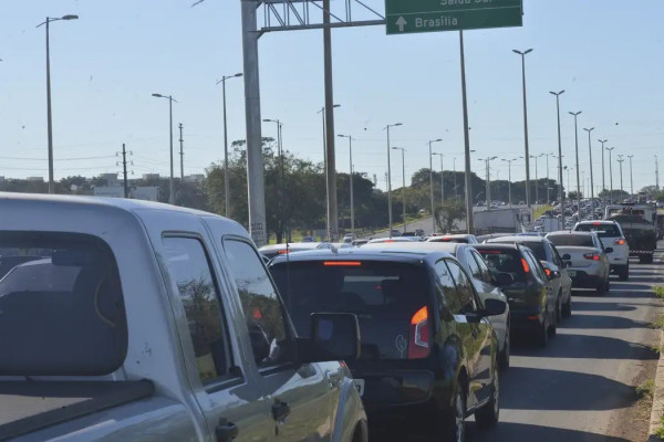 Excesso de veículos têm prejudicado o meio ambiente (Foto: José Cruz/Agência Brasil)