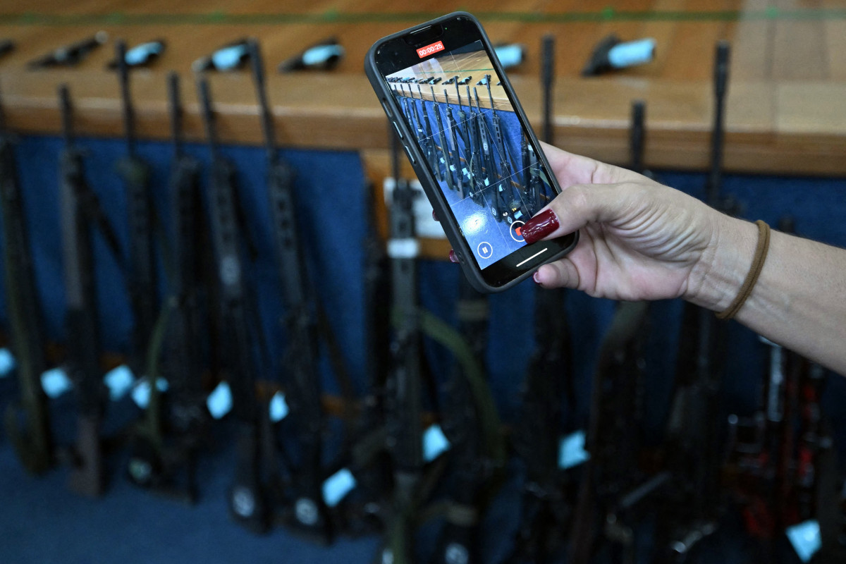 Fuzis de assalto apreendidos durante a Operação Contenção
 (Mauro PIMENTEL/AFP) Fuzis de assalto apreendidos durante a Operação Contenção
/Mauro PIMENTEL/AFP