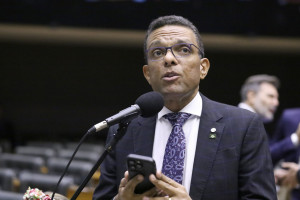 Deputado Otoni de Paula diz que filhos de membros da sua igreja estão entre mortos no Rio: "Meninos que nunca portaram fuzis". 