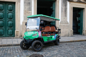 Carro elétrico responsável pelo "Giro Recife"