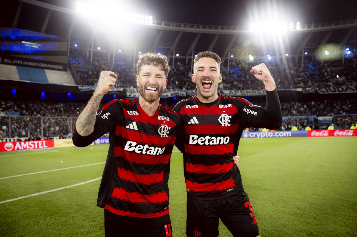 Léo Pereira e Léo Ortiz, a dupla de zaga do Flamengo na classificação contra o Racing  (Adriano Fontes/Flamengo) Léo Pereira e Léo Ortiz, a dupla de zaga do Flamengo na classificação contra o Racing /Adriano Fontes/Flamengo