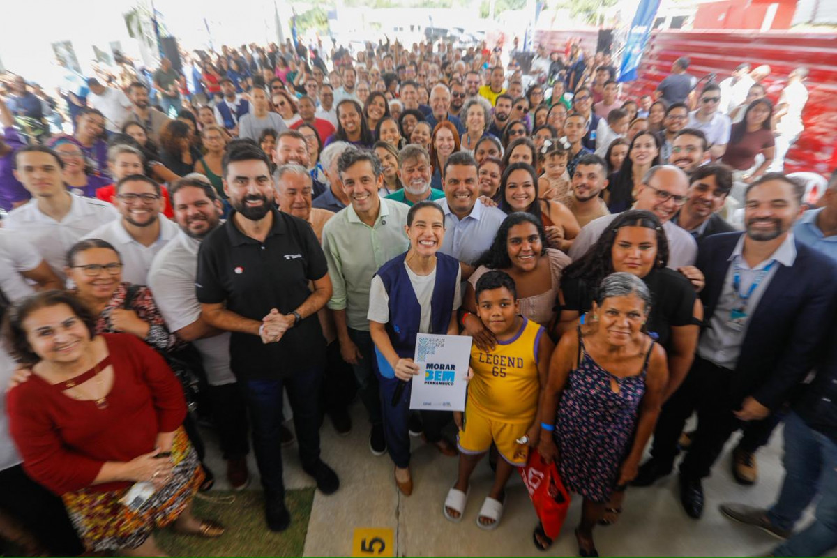 Governadora Raquel Lyra entrega chaves de residencial (Miva Filho/Secom)