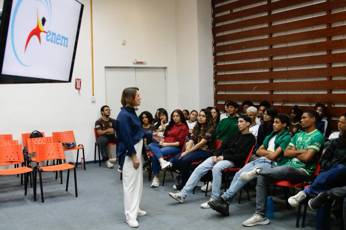 A psicóloga Carolina Cavanellas destaca que os estudantes precisam preservar a socialização nesta reta final/Foto: Marina Torres