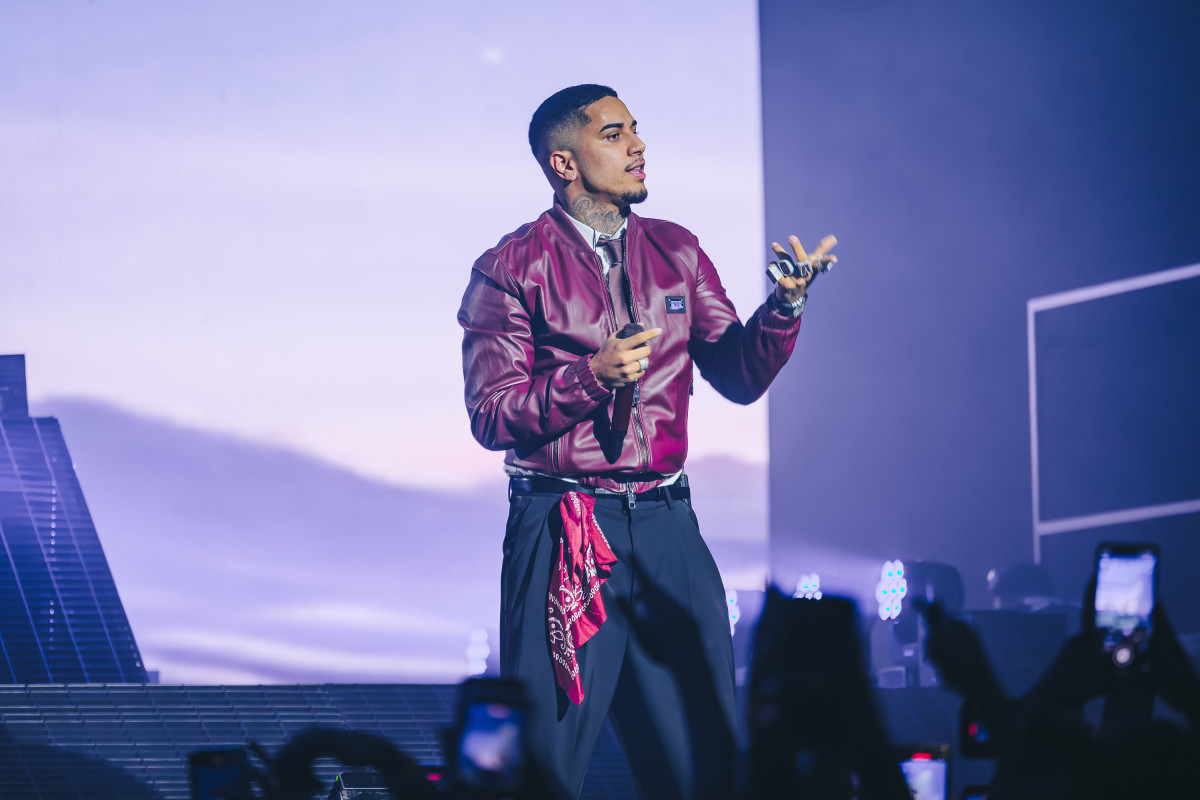 Veigh iniciou a turnê "Evom", do disco "Eu Venci o Mundo", em 25 de outubro de 2025, no Espaço Unimed, em São Paulo.  (Marcos Oliveira/Divulgação)