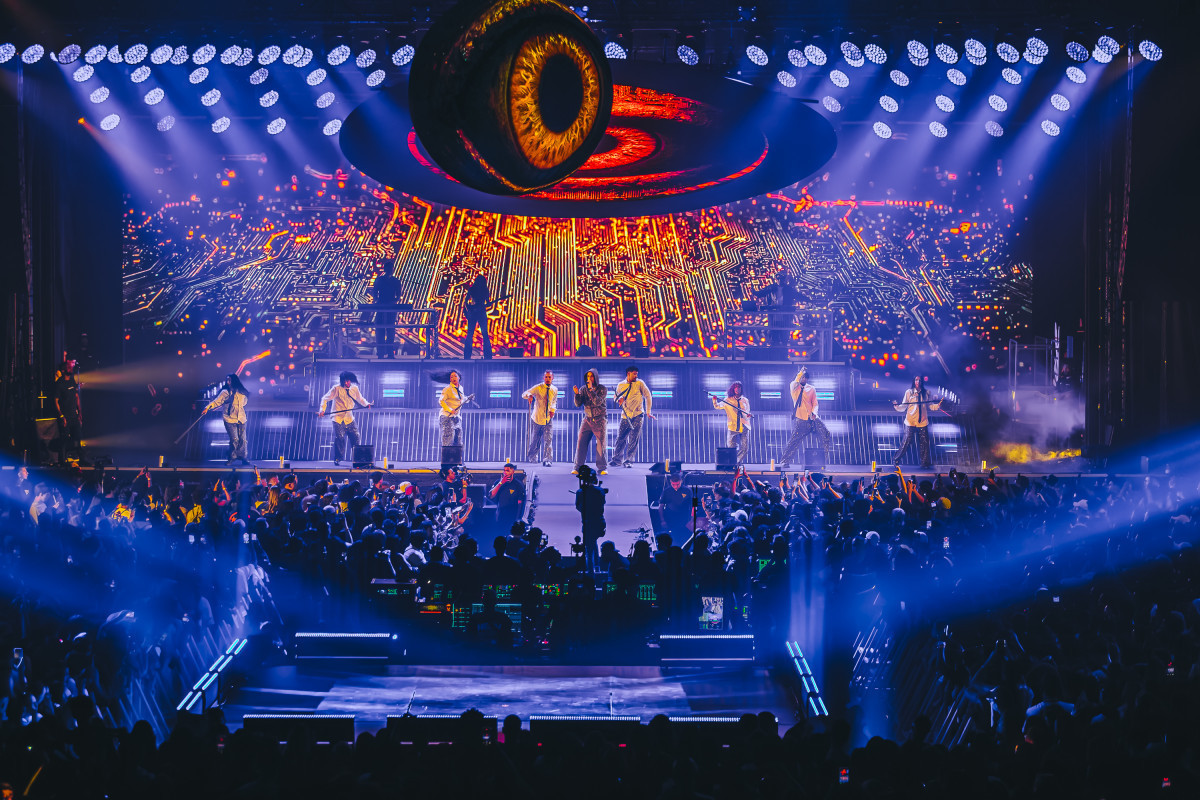 Veigh iniciou a turnê "Evom", do disco "Eu Venci o Mundo", em 25 de outubro de 2025, no Espaço Unimed, em São Paulo.  (Marcos Oliveira/Divulgação)