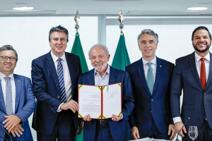 Presidente da República, Luiz Inácio Lula da Silva, durante sanção do Projeto de Lei Complementar nº 235, de 2019, que institui o Sistema Nacional de Educação – SNE