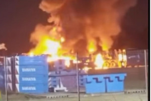 Incêndio destrói veículos em empresa no Cabo de Santo Agostinho, Grande Recife,
