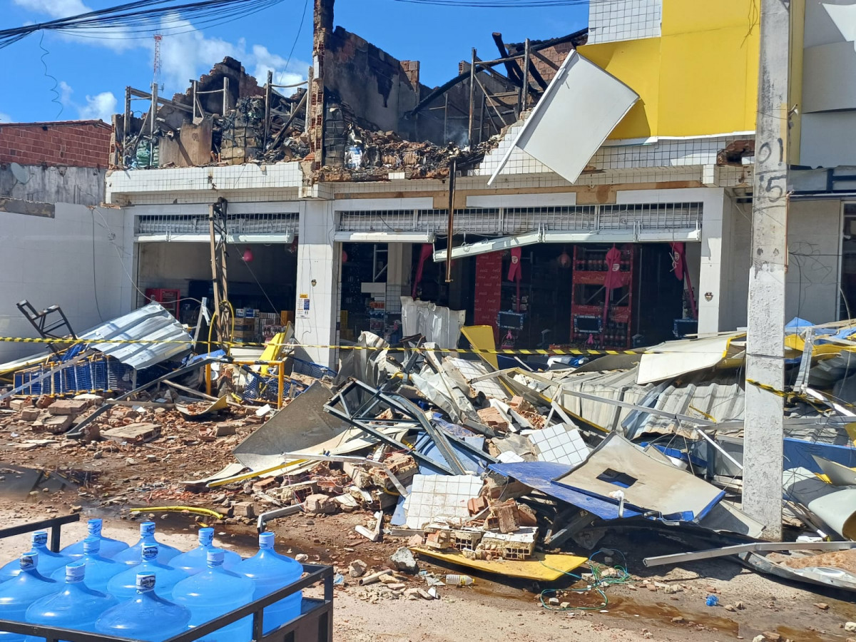 Incêndio atinge supermercado em São José da Coroa Grande (Foto: Cortesia )