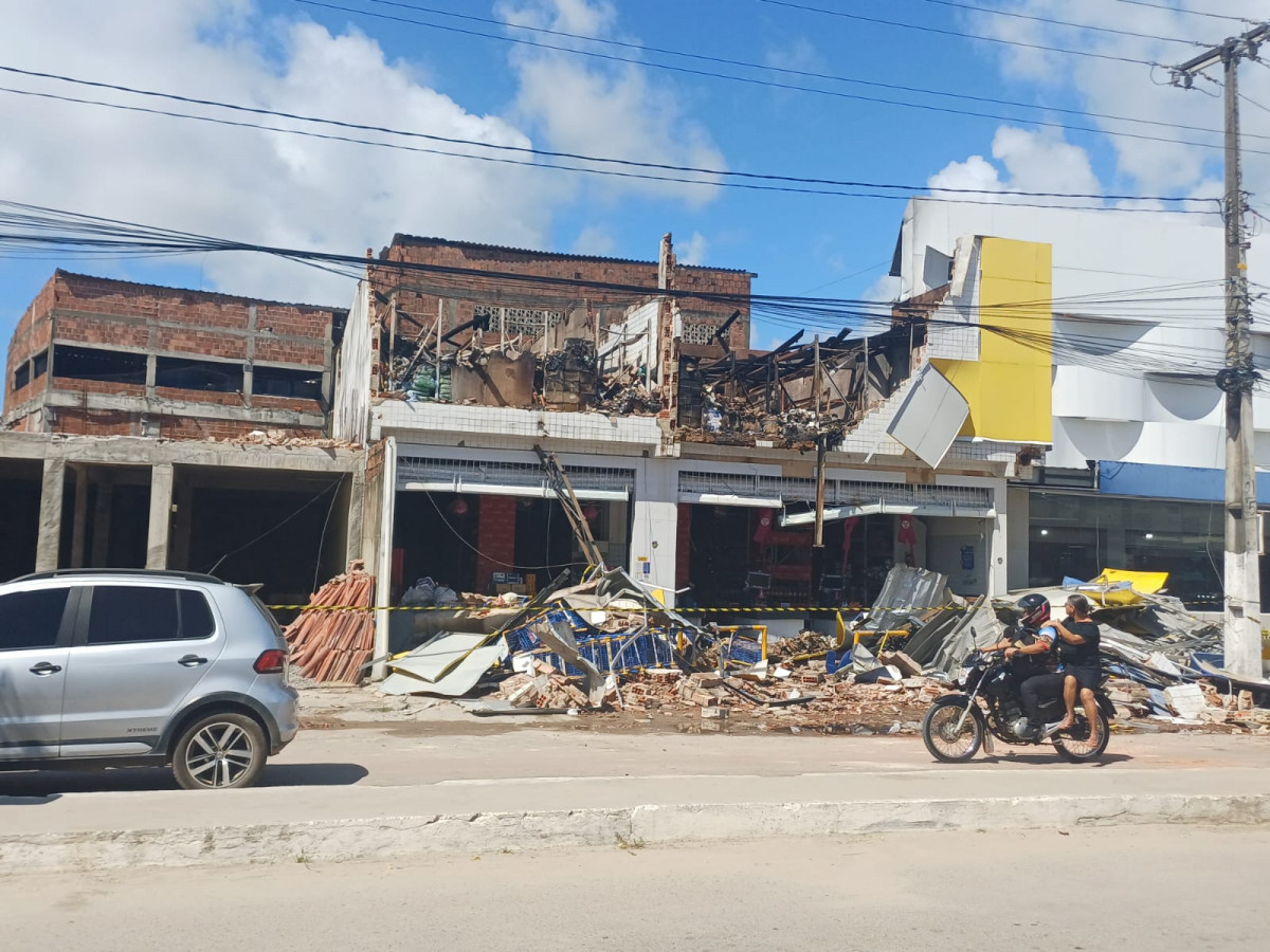 Incêndio atinge supermercado em São José da Coroa Grande (Foto: Cortesia )