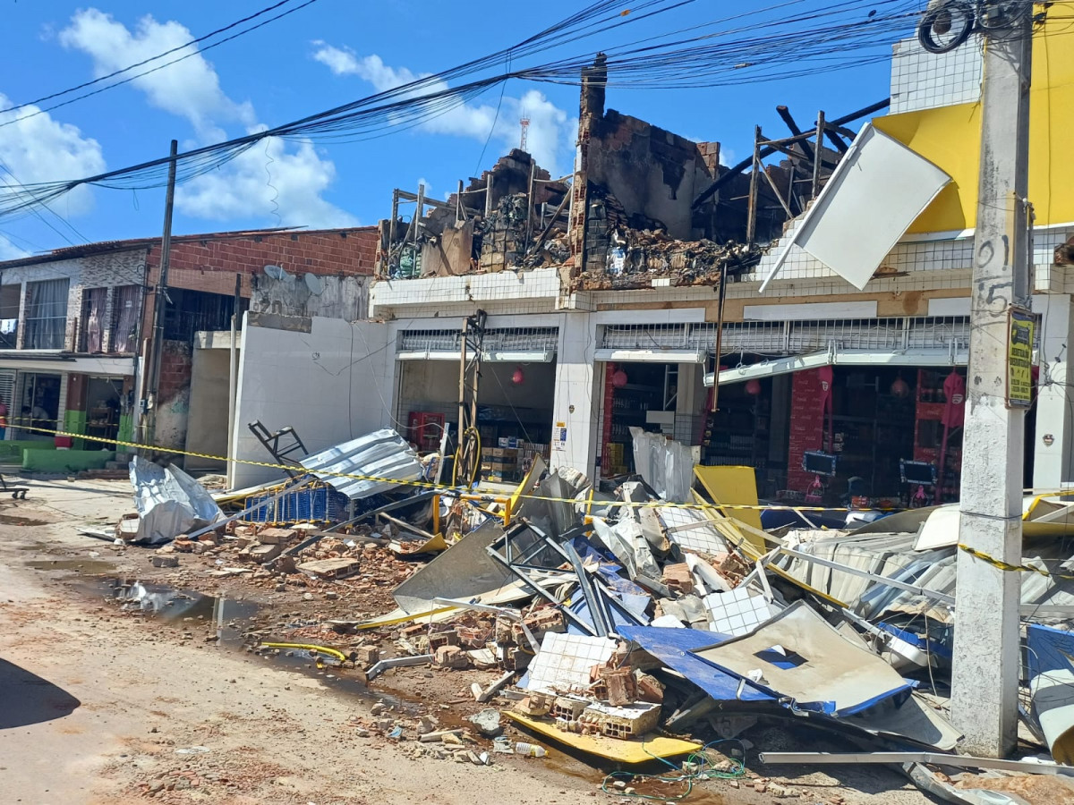 Incêndio atinge supermercado em São José da Coroa Grande (Foto: Cortesia )