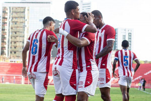 Jogadores do Náutico sub-20 em comemoração de gol