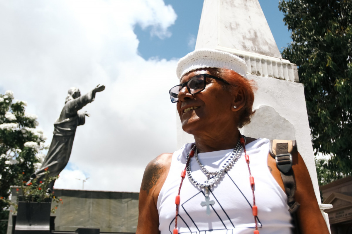 Autoridades e praticantes de diversas religiões marcaram presença no Cemitério de Santo Amaro, para levar consolo aos enlutados e lembrar os mortos (Melissa Fernandes/DP Foto)