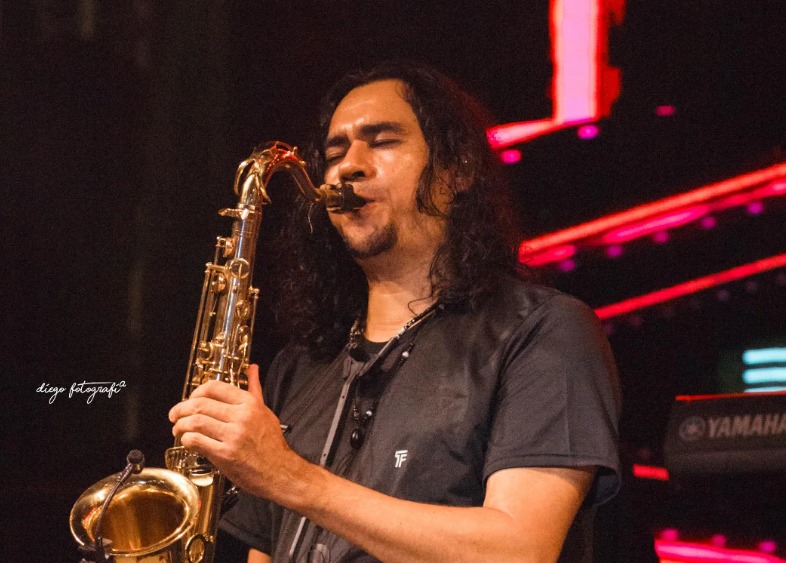 O saxofonista Jackson Raimundo Ferreira, integrante da banda da cantora Kátia di Tróia, está internado em estado gravíssimo /Foto: Reprodução / Instagram @jackson.pereira.3726