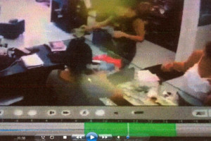 Policial argumentou que seu celular era semelhante ao da loja. Para juiz, imagens não deixam dúvidas da intenção de furtar