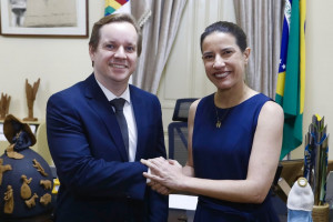 O advogado Carlos Gil Rodrigues e governadora Raquel Lyra