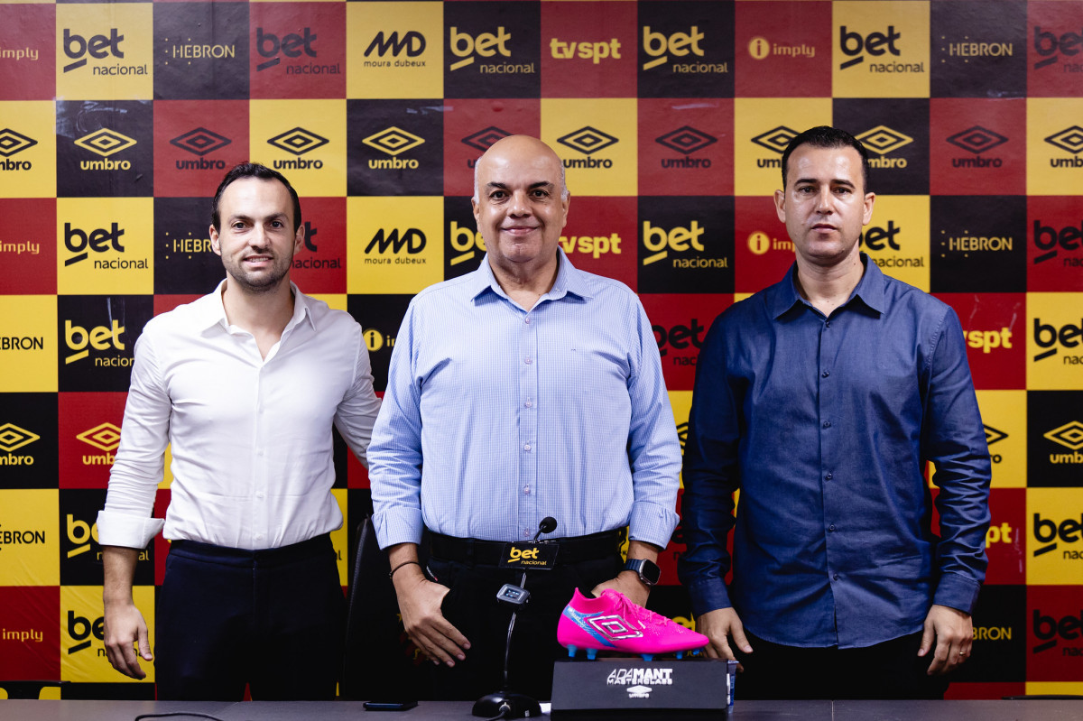 Enrico Ambrogini, diretor-geral de futebol do Sport, o presidente Yuri Romão e o executivo de futebol Thiago Gasparino/Paulo Paiva/Sport Recife