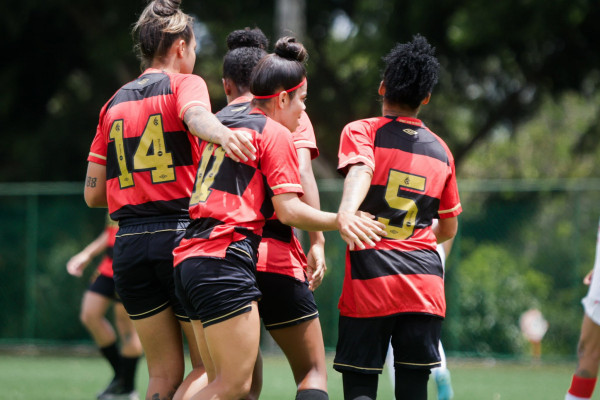 Sport Feminino vence o Náutico