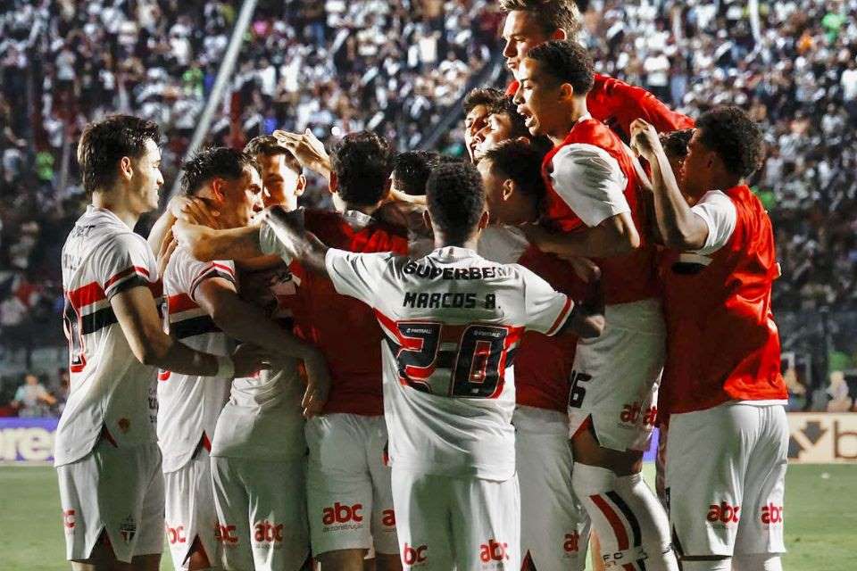 Elenco do São Paulo em comemoração de gol/Rubens Chiri / São Paulo FC