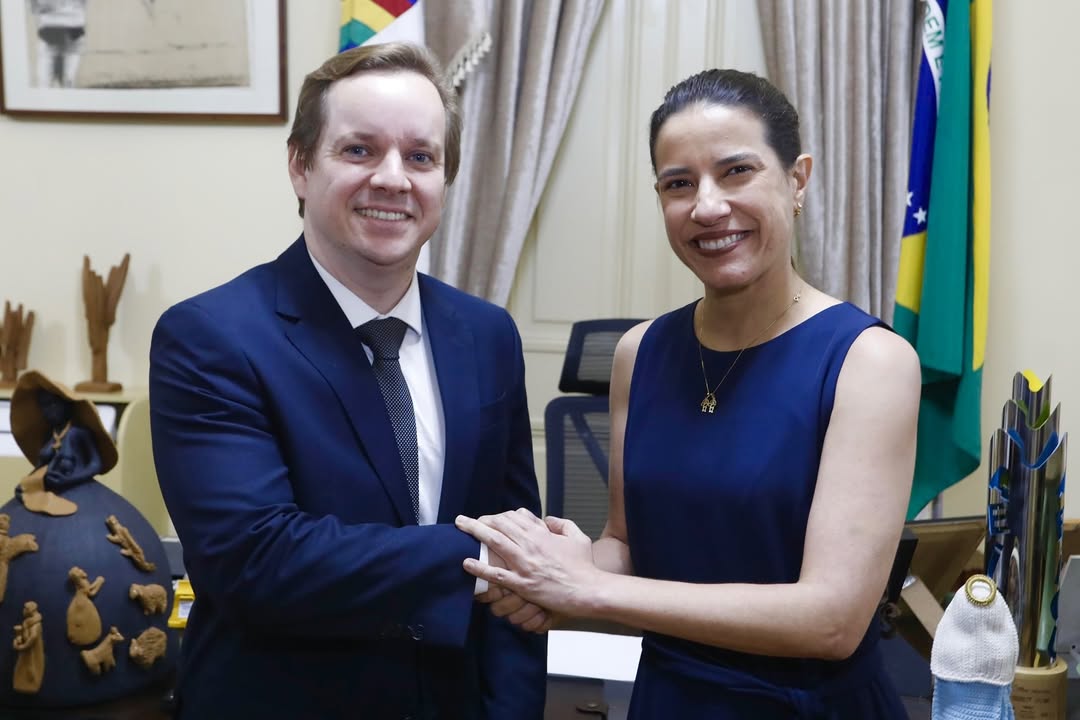 O advogado Carlos Gil Rodrigues e governadora Raquel Lyra/Hesíodo Góes