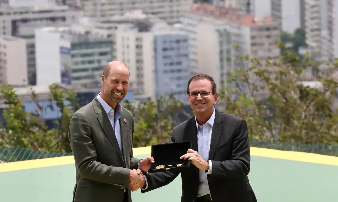O príncipe William recebeu a chave da cidade do prefeito do Rio, Eduardo Paes/Crédito / divulgação prefeitura do Rio