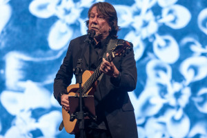 Recife, PE, 03/11/2025 - FESTA DE 200 ANOS DO DIARIO DE PERNAMBUCO - Na noite desta segunda-feira(03), foi celebrado os 200 anos do Jorna Diario de Pernambuco no Teatro de Santa Isabel. Lenine