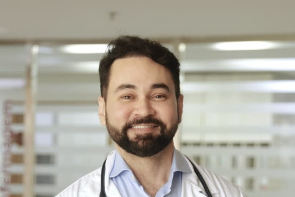 O infectologista do Hospital Jayme da Fonte, Cleiton Ramos, o crescimento pode ser atribuído ao tabu e preconceito em relação às ISTs/Melissa Fernandes/DP