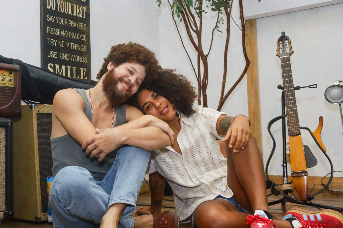 Os músicos Martins e Josyara durante ensaio para o show "Deu Match" (Foto: Ruan Pablo/Arquivo DP)