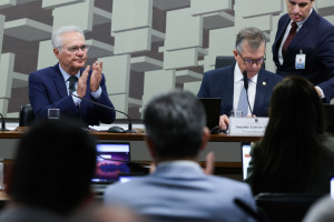 Brasília -DF 05/11/2025 - Reunião da Comissão de Assuntos Econômicos (CAE) do Senado que votou o projeto de lei (PL 1.087/2025) que isenta do Imposto de Renda (IR) quem ganha até R$ 5 mil mensais