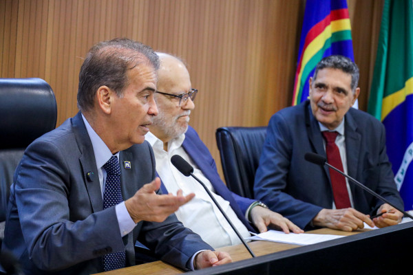Presidente da CCLJ, deputado Alberto Feitosa e os deputados Waldemar Borges e João Paulo 