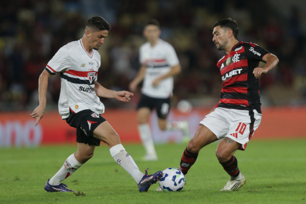No primeiro turno, a partida entre Flamengo e São Paulo terminou em 2 a 0 para o time carioca